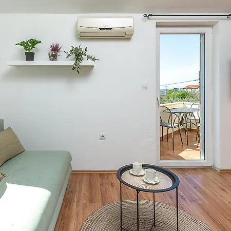 Apartamento Stunning In With Wifi Valbandon