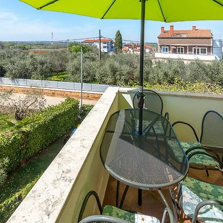 Apartamento Stunning In With Wifi Valbandon